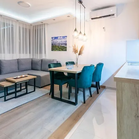 Daisy Apartment