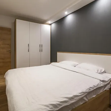 Daisy Apartment
